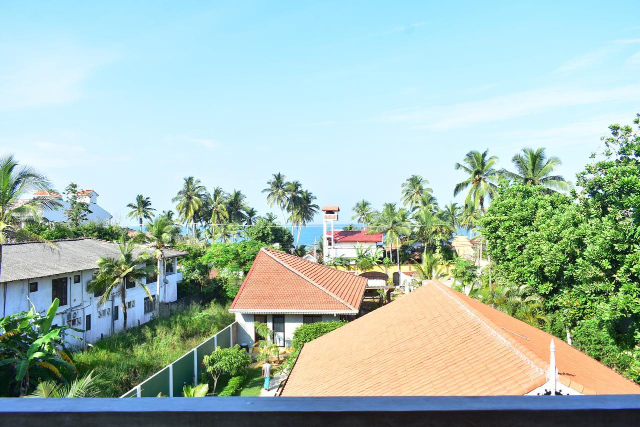 Thambili Cabanas Hikkaduwa Bagian luar foto
