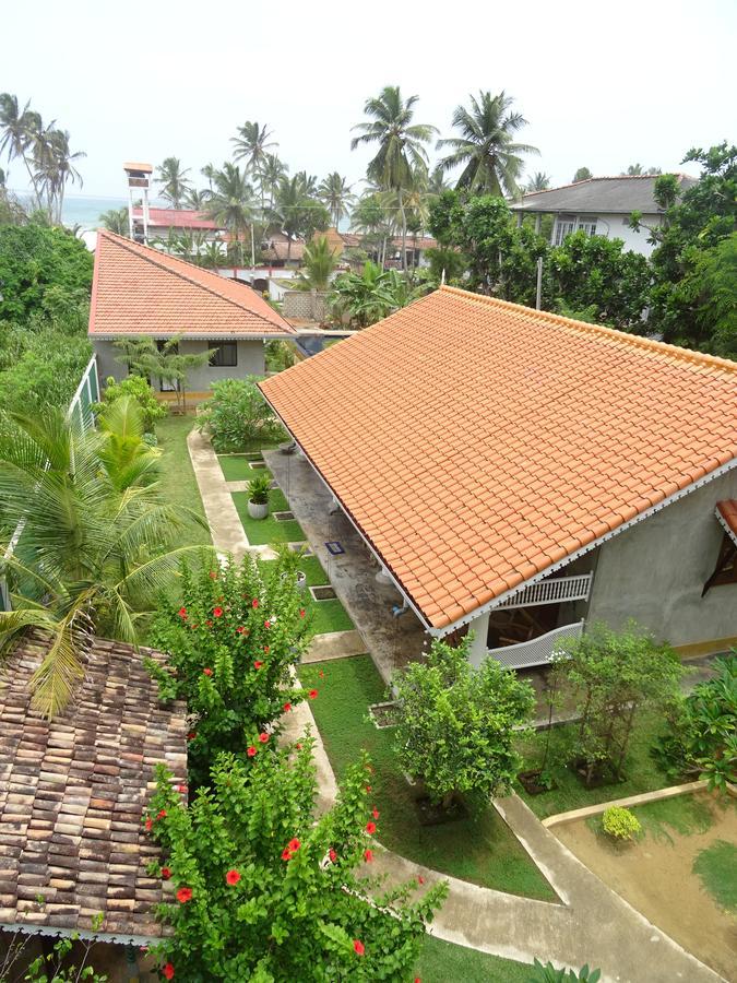 Thambili Cabanas Hikkaduwa Bagian luar foto