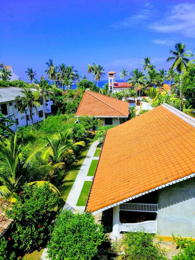 Thambili Cabanas Hikkaduwa Bagian luar foto